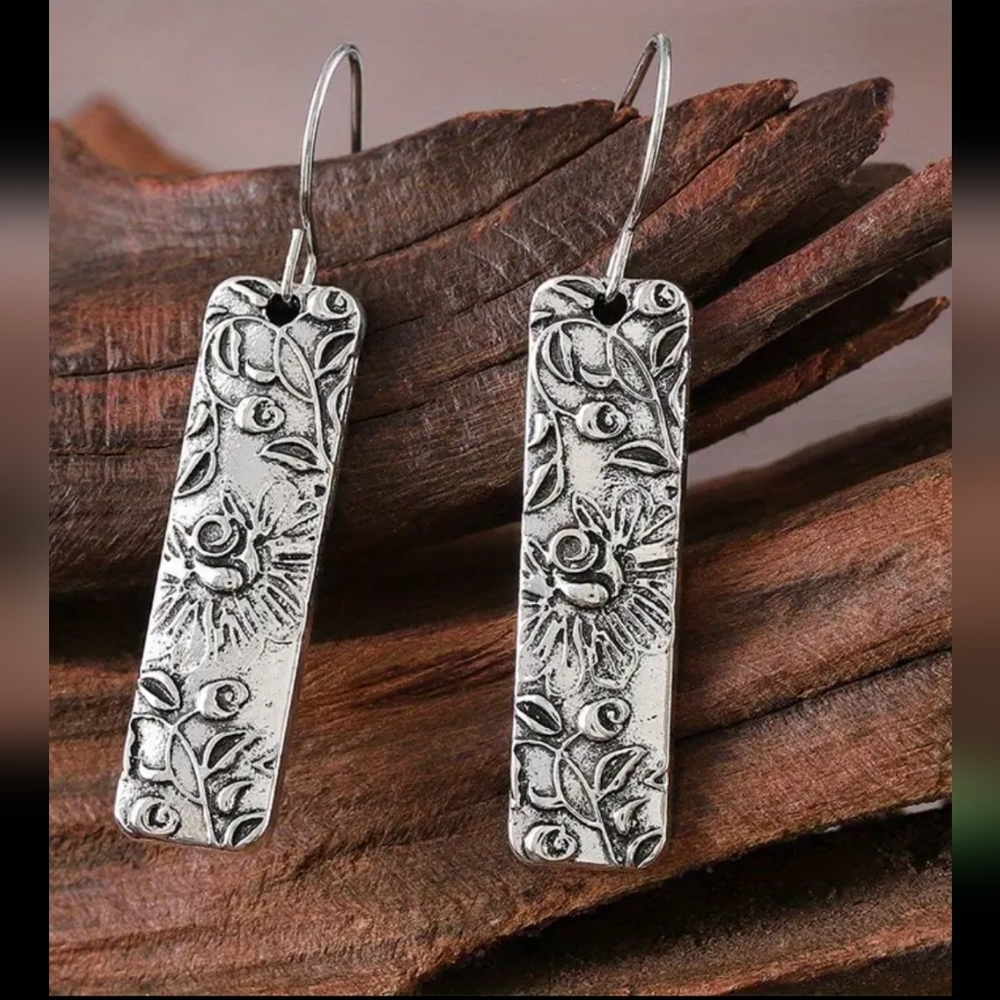 Decorative Flower Boho  bar earrings